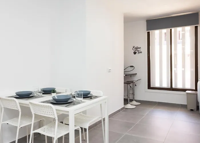 Home2book Americas Flat, Pool & Terrace 아로나