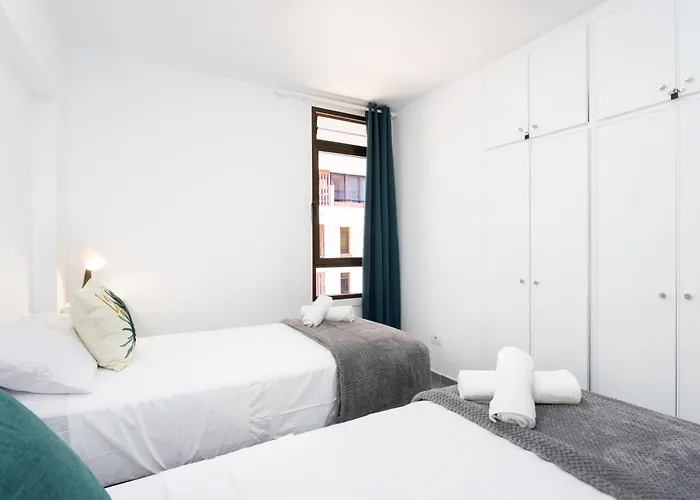 Home2book Americas Flat, Pool & Terrace 아로나