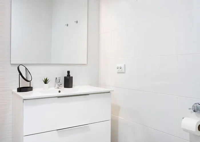 Home2book Americas Flat, Pool & Terrace 아로나