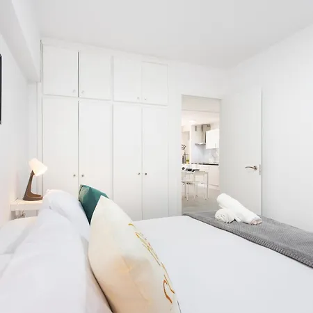 Home2book Americas Flat, Pool & Terrace 아파트 아로나