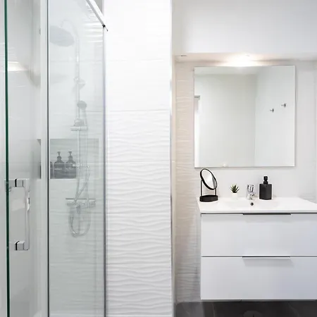 아파트 Home2book Americas Flat, Pool & Terrace 아로나