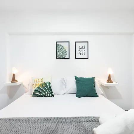 Home2book Americas Flat, Pool & Terrace 아파트