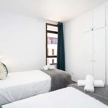 Home2book Americas Flat, Pool & Terrace 아로나
