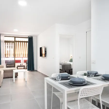 아파트 Home2book Americas Flat, Pool & Terrace 아로나