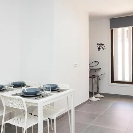 Home2book Americas Flat, Pool & Terrace 아로나